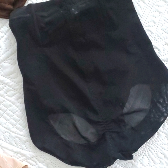BUNDLE : Like New 2 items tummy control shapewear,  never used. - Picture 6 of 7
